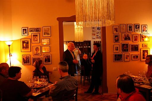 Soţii Valeriu şi Cristiana Irinel Stoica au prezentat, la Arad,  vinurile marca Avincis